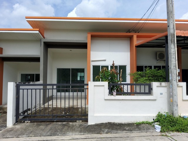ขายทาวน์เฮ้าส์  แผ่นดินทอง ลิฟวิ่ง โฮม 2 อ.นิคมพัฒนา จ.ระยอง PSC00535