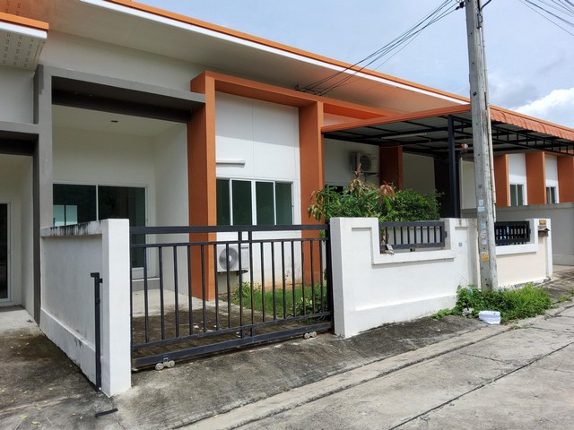 ขายทาวน์เฮ้าส์  แผ่นดินทอง ลิฟวิ่ง โฮม 2 อ.นิคมพัฒนา จ.ระยอง PSC00535