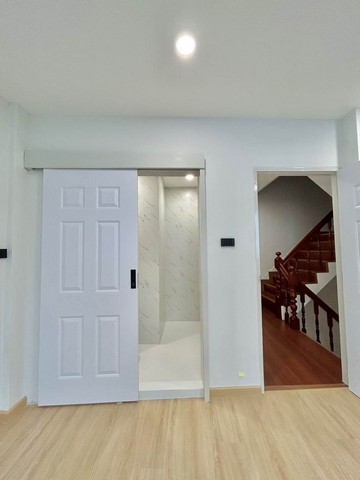 ขายทาวน์โฮม 4 ชั้น 6 ห้องนอน ซอยสาทร 21 ใกล้ BTS สะพานตากสิน 350 เมตร เหมาะทำ Home Office AirBnb หรือ อยู่อาศัย