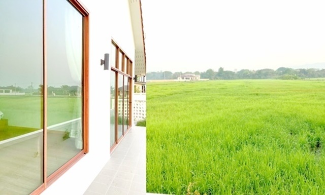 สาธารณูปโภค ครบครัน บ้านเดี่ยวให้เช่า  วิทยาลัยบริหารศาสตร์ 60ตรว.สันทราย รร.บ้านเมืองขอน 152ตรม. 3นอน 2น้ำ 2จอดรถ 3แอร์ 