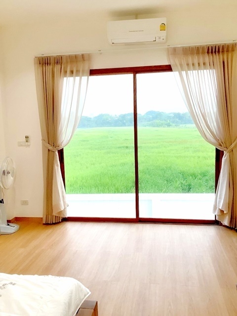 สันทราย บ้านเดี่ยวให้เช่า  สาธารณูปโภค ครบครัน วิทยาลัยบริหารศาสตร์ 60ตรว.รร.บ้านเมืองขอน 152ตรม. 3นอน 2น้ำ 2จอดรถ 3แอร์ 