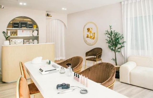 BTS ช้างเอราวัณ เซ็งร้านทำเล็บ ต่อขนตา ลิฟติ้ง สปา 40ตรม. 15ตรว.1ห้อง 1น้ำ 2จอดรถ 2แอร์