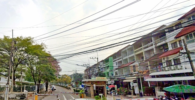 พหลโยธิน 58 ทาวน์เฮาส์ 3 ชั้น ริมน้ำ ติดBTS แยก คปอ. เฟอร์บางส่วน 43ตรว. 550ตรม. 3นอน 3น้ำ 2จอดรถ 3แอร์
