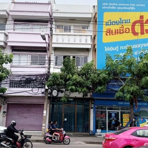 ให้เช่าตึก 3.5 ชั้น ริมถนนใหญ่รามคำแหง 39 ติดสี่แยกศรีวรา ทาวน์อินทาวน์  ทำเลดีมาก เดินทางสะดวก ใกล้เลียบด่วน เอกมัยทองหล่อ รหัส TO789