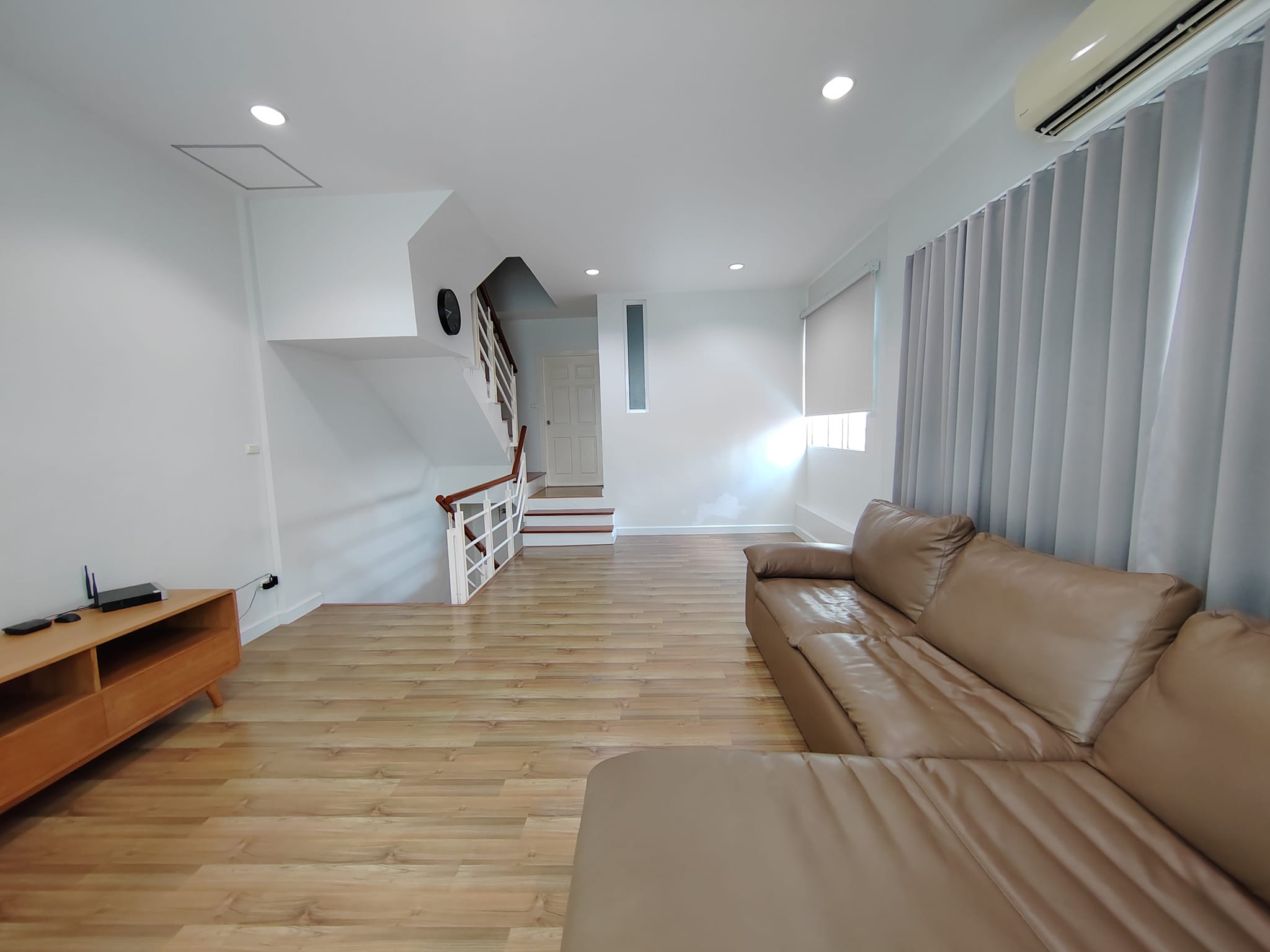 ขายทาวน์โฮม 3 ชั้นหลังมุม รามอินทรา 14 (ซอยมัยลาภ) รีโนเวทใหม่ ตกแต่งสไตล์มินิมอล เฟอร์พร้อมอยู่ เดินทางสะดวก เข้าออกได้หลายเส้นทาง 