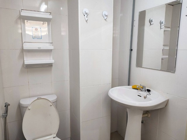 ขายคอนโดกรีนพ้อยท์ หนองจอก (Green Point Condo Nong Chok), ชั้น 2 (ห้องเป็นห้องหัวมุม และมี 2 ห้องติดกัน, รวม 42.11 ตร.ม.)