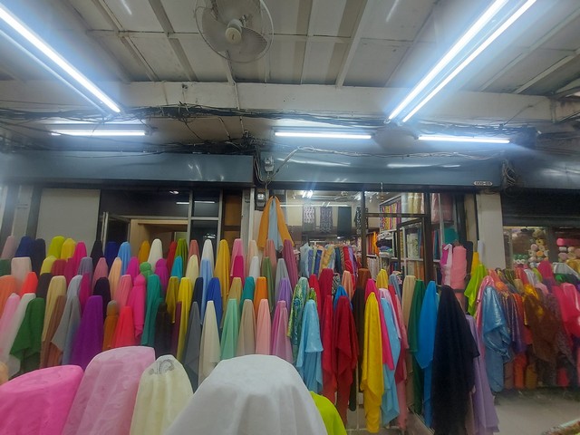 ขายตึกแถว พาหุรัด 5ชั้น 3คูหา เนื้อที่รวม 27 ตร.วา พื้นที่ใช้สอย 380 ตร.ม. ถนนจักรเพชร 