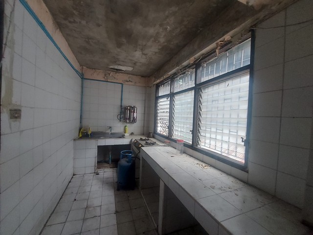 ขายตึกแถว พาหุรัด 5ชั้น 3คูหา เนื้อที่รวม 27 ตร.วา พื้นที่ใช้สอย 380 ตร.ม. ถนนจักรเพชร 