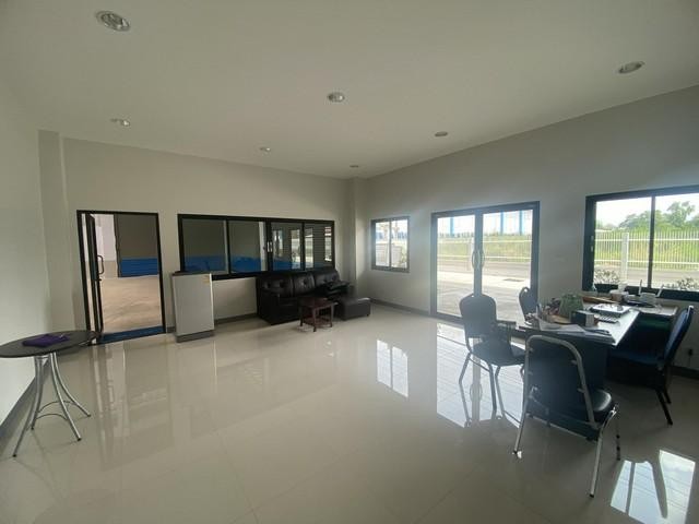 รหัส RK337 ให้เช่าโกดังใหม่โกดังสูง 8 ม. 400 ตารางเมตร ไฟ 3เฟส กล้องCCTVรอบโกดัง ใกล้ตลาดไท รถคอนเทนเนอร์เข้า-ออกได้สะดวก 