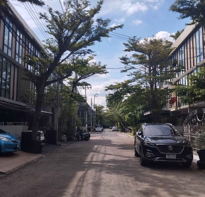  ให้เช่าและขาย ทาวน์โฮม3 ชั้น อารียาทูบี ลาดปลาเค้า ลาดพร้าว แปลงมุม 27 ตรว มี 3 นอน 4 น้ำ