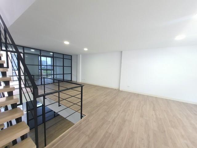 ให้เช่าโฮมออฟฟิศ 4.5 ชั้น โครงการเนอวานา แอท เวิร์ค สไตล์ Loft ใกล้ Central รามอินทรา