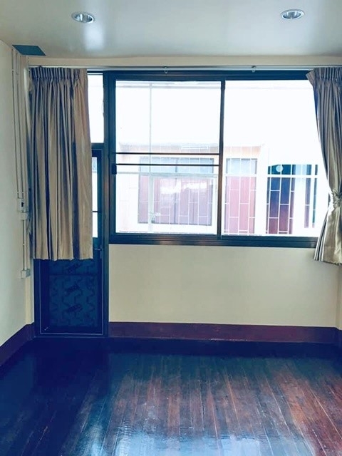 หัวลำโพง ตึกแถว 3 ชั้น พักอาศัย ออฟฟิศ MRT สามย่าน สยามสแควร์วัน 15ตรว.155ตรม. 2นอน 2น้ำ 1จอดรถ 2แอร์