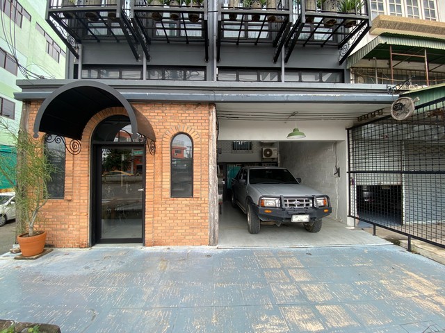 ขายพร้อมผู้เช่า อาคารพาณิชย์ 2 คูหา 4 ชั้น ติดถนนมหิดล : 36.5 ตร.ว. 400 ตร.ม., อาคารสวย แปลงมุม