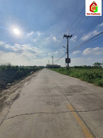 ขายที่ดินสี่เหลี่ยมผืนผ้าถมแล้ว อยู่ห่างจากถนนพหลโยธินเพียง 600 เมตร ซอยเทพกุญชร 22 เนื้อที่ 3 ไร่ ทำเลดี แหล่งชุมชน ติดถนนใหญ่ ใกล้ตลาดไท