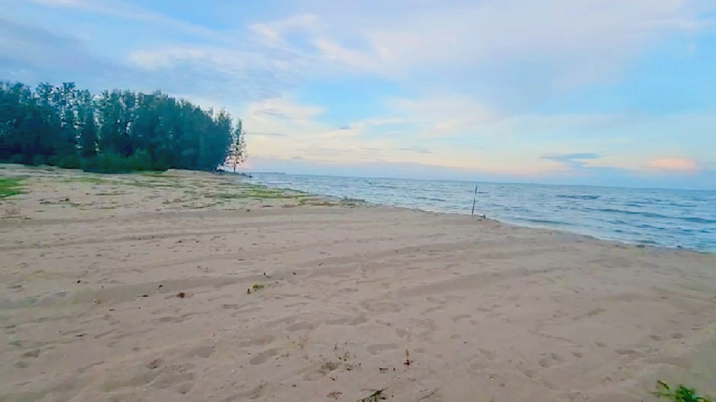 ขายที่ดินติดทะเลหาดละเเม หน้าติดทะเลหลังติดถนน วิวสวยทำเลดี เดินทางสะดวก เพียงไร่ละ 3.5 ล้าน
