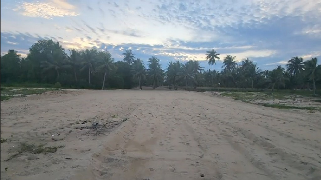 ขายที่ดินติดทะเลหาดละเเม หน้าติดทะเลหลังติดถนน วิวสวยทำเลดี เดินทางสะดวก เพียงไร่ละ 3.5 ล้าน