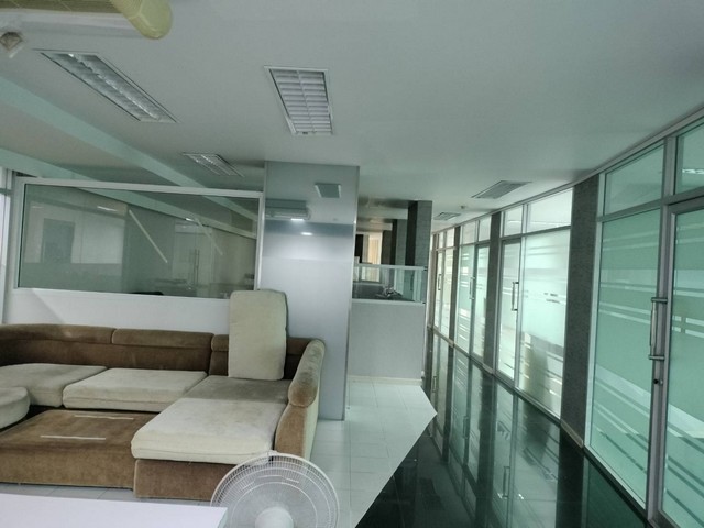 ให้เช่าพื้นที่สำนักงาน ชั้น 2 พื้นที่ 250 ตรม. อาคารดีสินชัย พระราม3 เหมาทำออฟฟิต หรือคลีนิค ใกล้ BRT สถานีเจริญราษฏร์ ประมาณ 100 เมตร