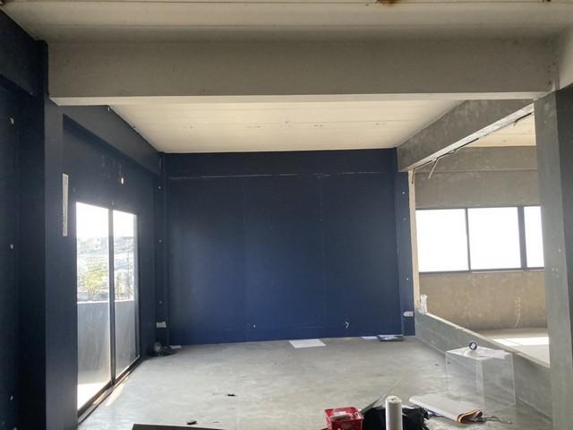 ให้เช่าอาคารพาณิชย์ 4 ชั้น 3 คูหา ทะลุกัน บนเนื้อที่ 1 ไร่ ติดถนนใหญ่ลาดปลาเค้า ทำเลดี 