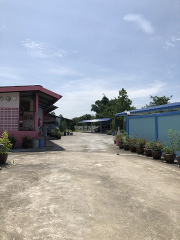 ที่โฉนด ขายกิจการโรงแรม 20 ห้องนอน 20 ห้องน้ำ   ต.ท่าบุญมี อ.เกาะจันทร์ จ.ชลบุรี 