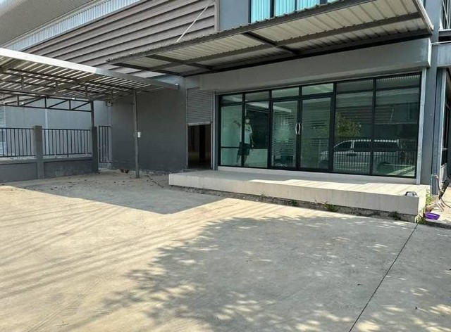 ให้เช่าโกดังโรงงาน พร้อมออฟฟิศ 2 ชั้น บนเนื้อที่ 277 ตรว พื้นที่ใช้สอย 645 ตรม. ซอยคิงคอง เทพารักษ์ ใกล้กรมศุลกากรบางเสาธง