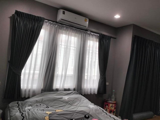 ขายทาวน์เฮ้าส์ 2 ชั้น ขนาดใหญ่ 21.2 ตรว. 4 ห้องนอน โกลเด้น ทาวน์ 2 บางนา-สวนหลวง โซนหน้าโครงการ ใกล้คลับเฮ้าส์ 