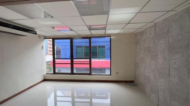 ให้เช่าอาคารสำนักงาน7 ชั้น มีลิฟท์ ย่านคลองสาน เจริญนคร กรุงธนบุรี พื้นที่ใช้สอยประมาณ 1,000 ตรม. จอดรถได้ประมาณ 8-10 คัน 