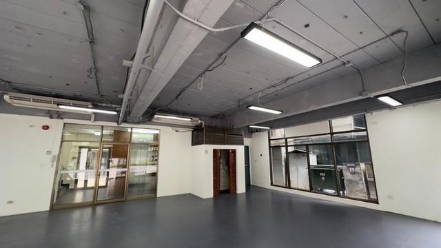 ให้เช่าอาคารสำนักงาน7 ชั้น มีลิฟท์ ย่านคลองสาน เจริญนคร กรุงธนบุรี พื้นที่ใช้สอยประมาณ 1,000 ตรม. จอดรถได้ประมาณ 8-10 คัน 