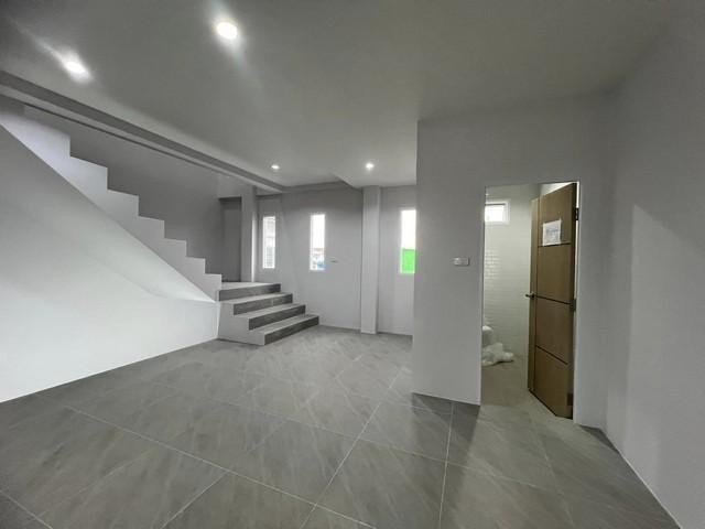 POR3426 ให้เช่า โฮมออฟฟิศ 4 ชั้น ซอยอ่อนนุช 70-1 ใกล้รถไฟฟ้าสถานีศรีนุช สร้างใหม่ พื้นที่ 900 ตรม. 