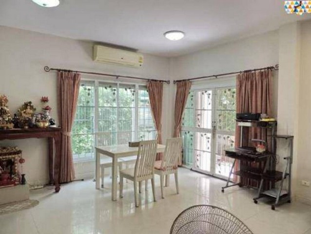 ให้เช่าบ้านเดี่ยว2ชั้น เนื้อที่ 60.10 ตร.ว.  พื้นที่ใช้สอย 176ตร.ม. ติดโรบินสันลาดกระบัง หมู่บ้านเพอร์เฟคเพลส สุขุมวิท77 ซอยลาดกระบัง 20/3 