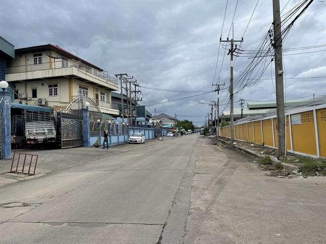 ให้เช่าโกดังโรงงานพร้อมออฟฟิศพื้นที่โกดัง 4,300 ตารางเมตร  เนื้อที่ 6 ไร่  มี รง 4 ซอยสวนส้ม หลังนิคมอุตสาหกรรมสมุทรสาคร