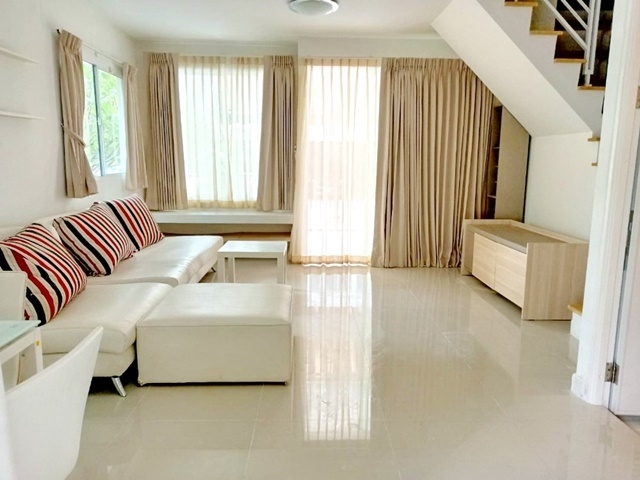 รามอินทรา-วงแหวน 31ตรว. แฟชั่น ไอซ์แลนด์ ทาวส์โฮม2ชั้น หลังมุม รักสัตว์ เฟอร์พร้อมอยู่ 144ตรม. 3นอน 2น้ำ 2จอดรถ 4แอร์