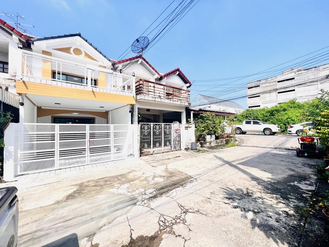 ทาวน์เฮ้าส์สนามบินน้ำ   หน้ากองสลาก  นนทบุรี42   ตกเเต่งใหม่พร้อมอยู่ 