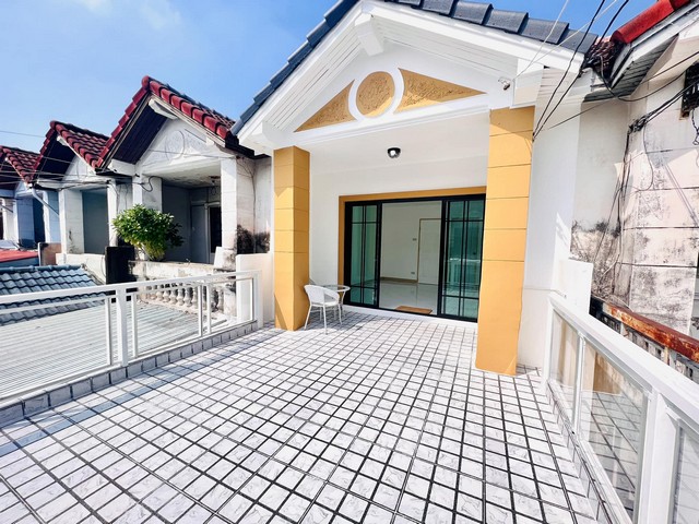ทาวน์เฮ้าส์สนามบินน้ำ   หน้ากองสลาก  นนทบุรี42   ตกเเต่งใหม่พร้อมอยู่ 