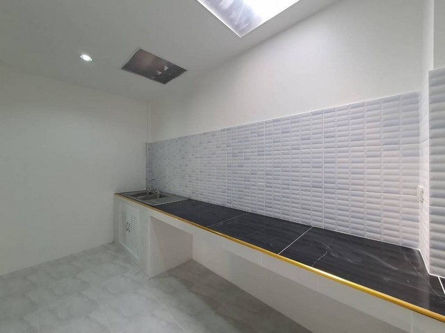 หมู่บ้านเหนือฟ้าโฟร์ ลดแสน จาก 1,790,000 บาท เหลือเพียง 1,690,000 บาท เท่านั้น 