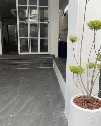 BS723 ขายอาคาร 3 ชั้น สร้างใหม่ เนื้อที่ 32.6 ใกล้มหาลัยหอการค้าไทย เดินทางสะดวกใกล้ถ.วิภาวดีรังสิต