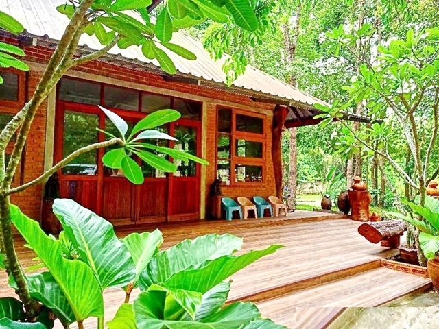 ให้เช่าบริหารโรงแรมสไตล์รีสอร์ท 18 ห้อง บรรยายธรรมชาติ วิทยาลัยชุมชนยโสธร 15ไร่ 1งาน 3,500ตรม. 14นอน 14น้ำ จอดรถได้หลายคัน 14แอร์