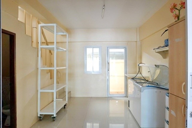 มีดาดฟ้า 20ตรว. ให้เช่า-ขาย ตลาดลุงเพิ่ม ทำเลดีและโดดเด่นอาคารพานิชย์ 3 ชั้นครึ่ง 220ตรม. 2นอน 2น้ำ 2แอร์ 2จอดรถ 