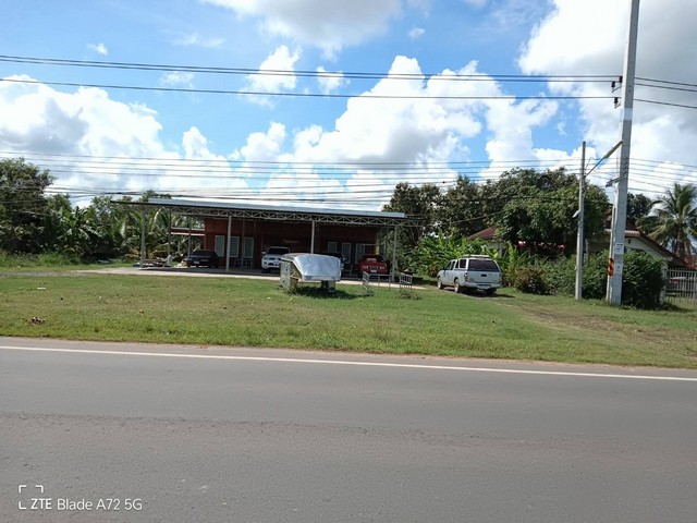 ขายด่วน ที่ดินสวย 7 ไร่ พร้อมสิ่งปลูกสร้าง  ติดถนนหลัก ใกล้แยกถนนเทศบาล 2 .ปราสาท จ.สุรินทร์  ZE571