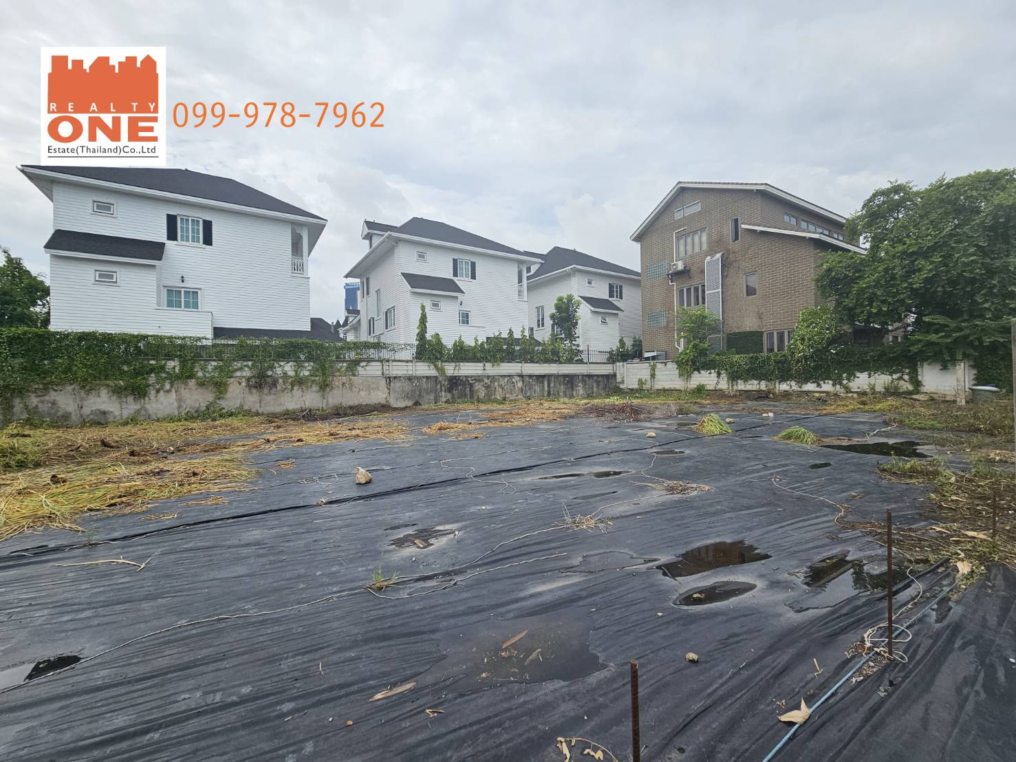 ขายที่ดิน 200 ตรว. / แบ่งขายได้ ( โครงการ ศรีนครินทร์พาร์ค ) ทำเล ศรีนครินทร์