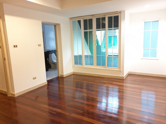 S2461 ให้เช่าและขายทาวน์โฮม 4 ชั้นครึ่ง ซอยลาดพร้าว 18  ทะลุซอยวิภาวดี 20 ย่านลาดพร้าว