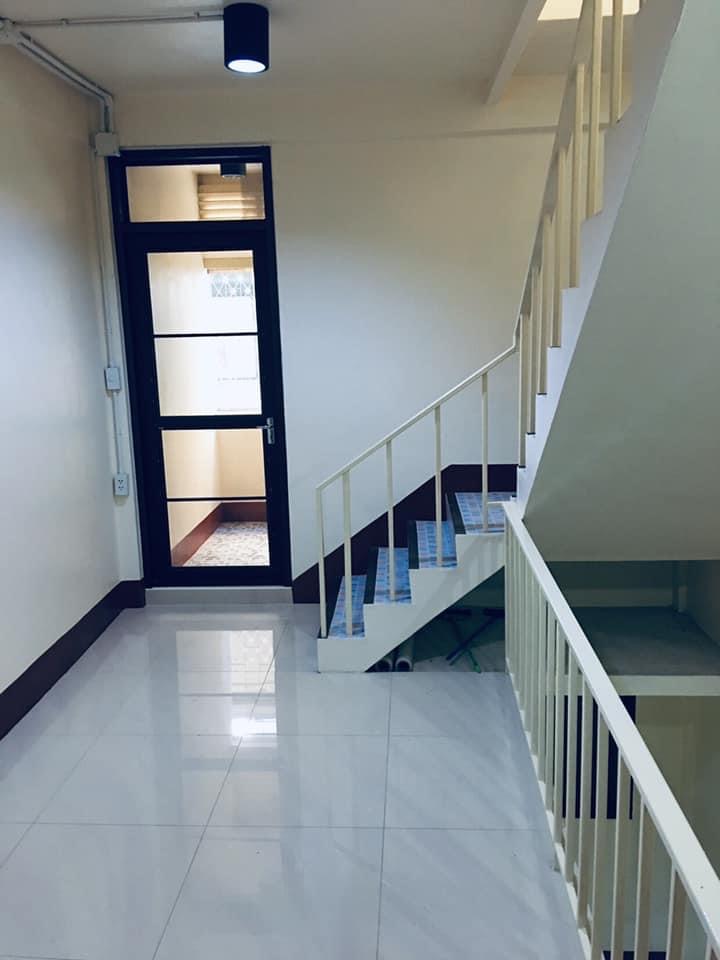 ให้เช่าตึกแถว 3 ชั้น เนื้อที่ 12 ตารางวา  ถนนบรรทัดทอง ซอยสองพระ เหมาะสำหรับอยู่อาศัย ทำโกดังเก็บของ ออฟฟิศขนาดเล็ก สต็อกสินค้า