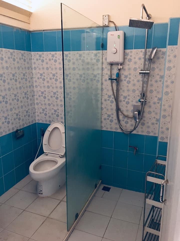 ให้เช่าตึกแถว 3 ชั้น เนื้อที่ 12 ตารางวา  ถนนบรรทัดทอง ซอยสองพระ เหมาะสำหรับอยู่อาศัย ทำโกดังเก็บของ ออฟฟิศขนาดเล็ก สต็อกสินค้า