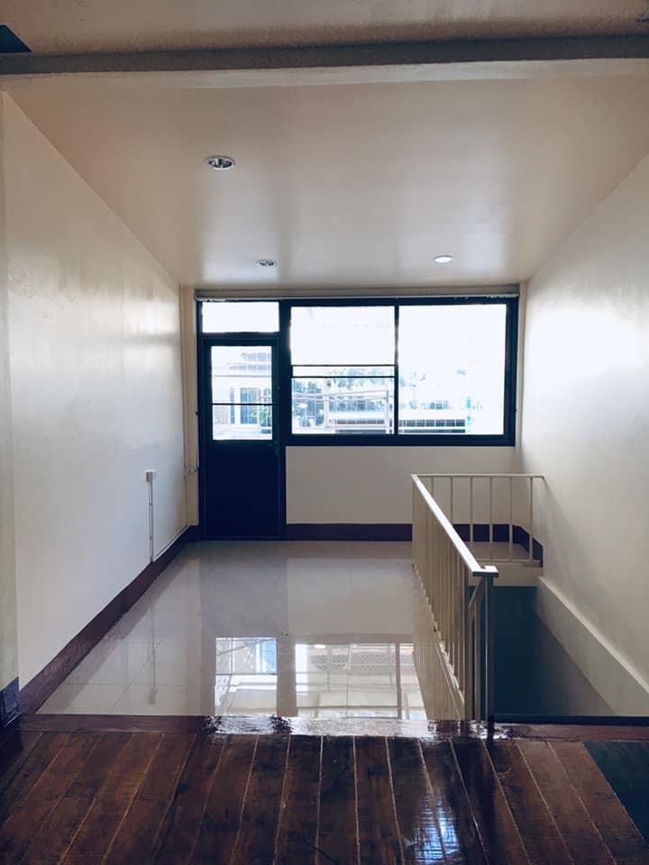 ให้เช่าตึกแถว 3 ชั้น เนื้อที่ 12 ตารางวา  ถนนบรรทัดทอง ซอยสองพระ เหมาะสำหรับอยู่อาศัย ทำโกดังเก็บของ ออฟฟิศขนาดเล็ก สต็อกสินค้า