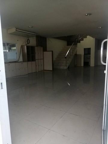 ให้เช่าโกดังห้องเย็น พื้นที่ใช้สอย 1,800 ตรม. และ 2,700 ตรม. ถนนธัญบุรี-วังน้อย ตำบลคลองเจ็ด อำเภอคลองหลวง ปทุมธานี 