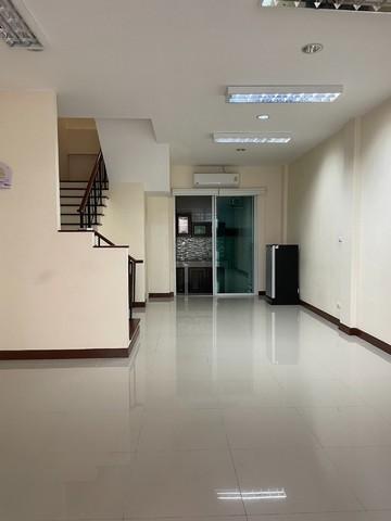 ให้เช่าทาวน์โฮมปรัชญาโฮมลาดพร้าว101บ้าน3 ชั้น 3นอน 3น้ำหน้ากว้าง 5 เมตรใกล้รถไฟฟ้า แยกมหาดไทยลาดพร้าว