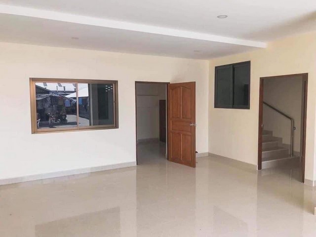 ให้เช่า ตึกแฝด 3 ชั้น พาณิชย์ 2 ห้องตึกใหม่ ตลาดประตูก้อม เชียงใหม่