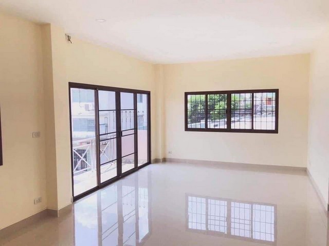 ให้เช่า ตึกแฝด 3 ชั้น พาณิชย์ 2 ห้องตึกใหม่ ตลาดประตูก้อม เชียงใหม่