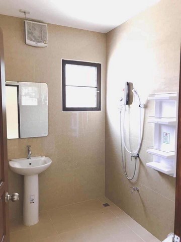 ให้เช่า ตึกแฝด 3 ชั้น พาณิชย์ 2 ห้องตึกใหม่ ตลาดประตูก้อม เชียงใหม่