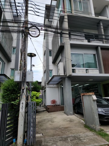 ขายอาคารพาณิชย์  :  บี สแควร์ พระราม 9-เหม่งจ๋าย กรุงเทพมหานคร