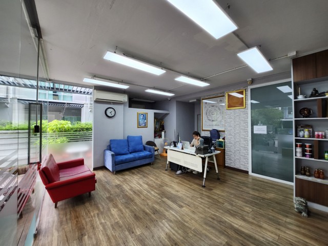 ขายอาคารพาณิชย์  :  บี สแควร์ พระราม 9-เหม่งจ๋าย กรุงเทพมหานคร